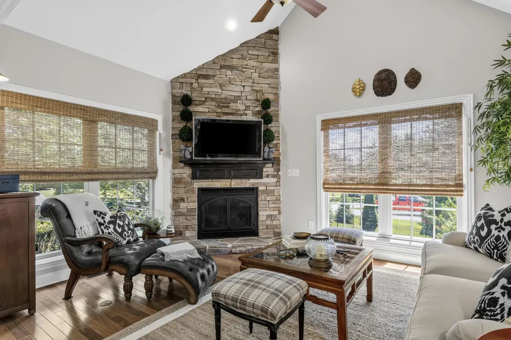 3896 Tatton Park Lexington KY 40515