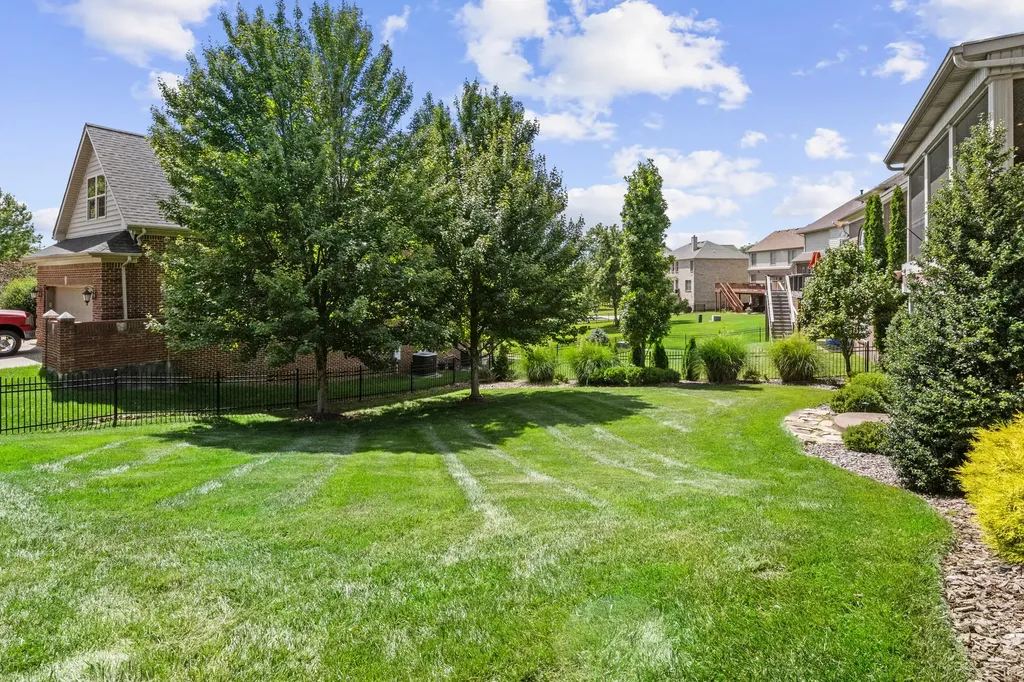 3896 Tatton Park Lexington KY 40515