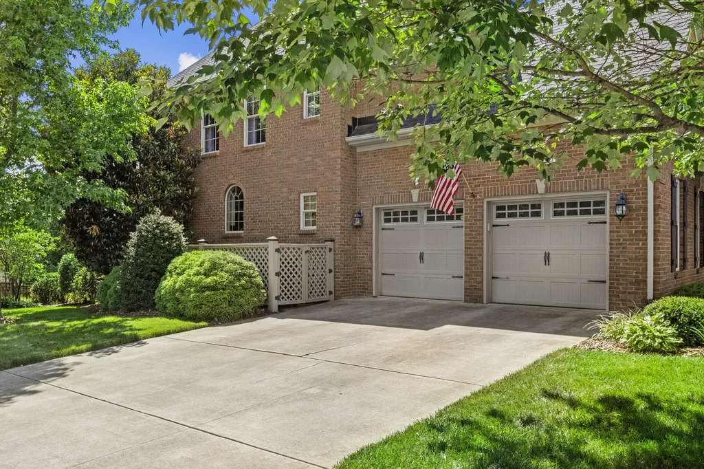 3896 Tatton Park Lexington KY 40515