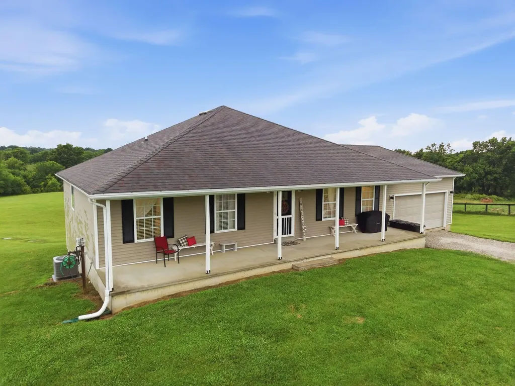 1479 Puckett Road Lawrenceburg KY 40342