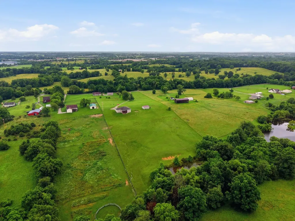 1479 Puckett Road Lawrenceburg KY 40342