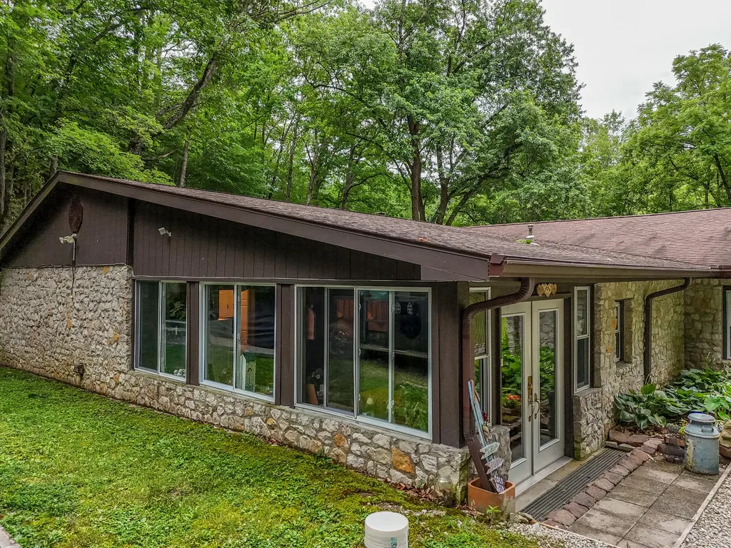 16596 W Us. Highway 60 Olive Hill KY 41164