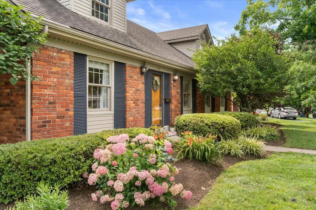 328 Leawood Drive Lexington KY 40502