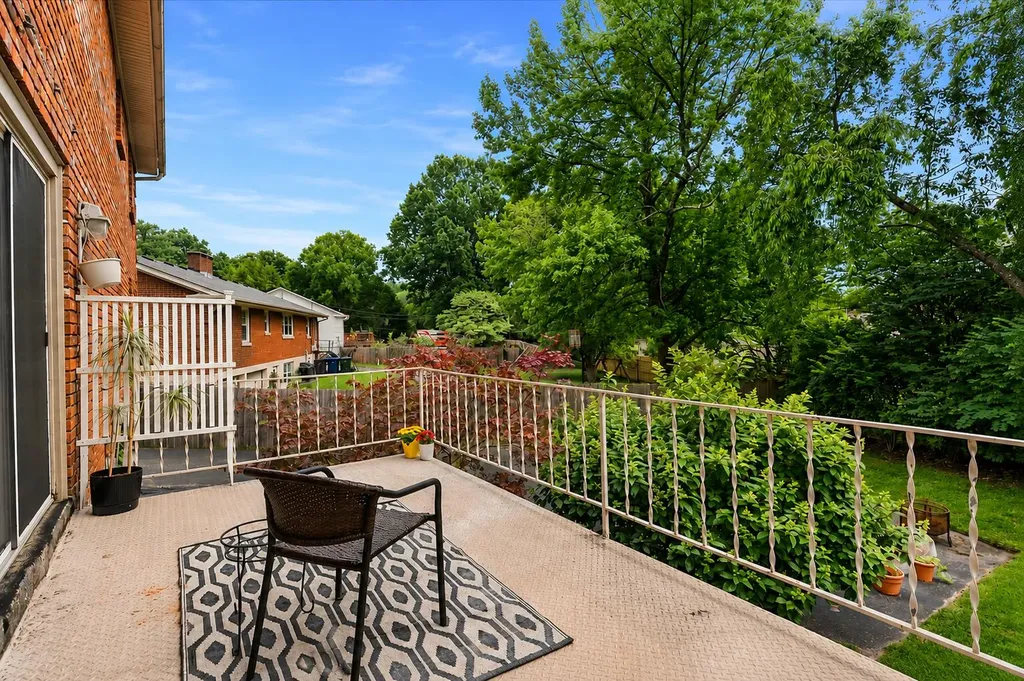 328 Leawood Drive Lexington KY 40502