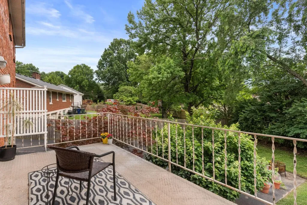 328 Leawood Drive Lexington KY 40502