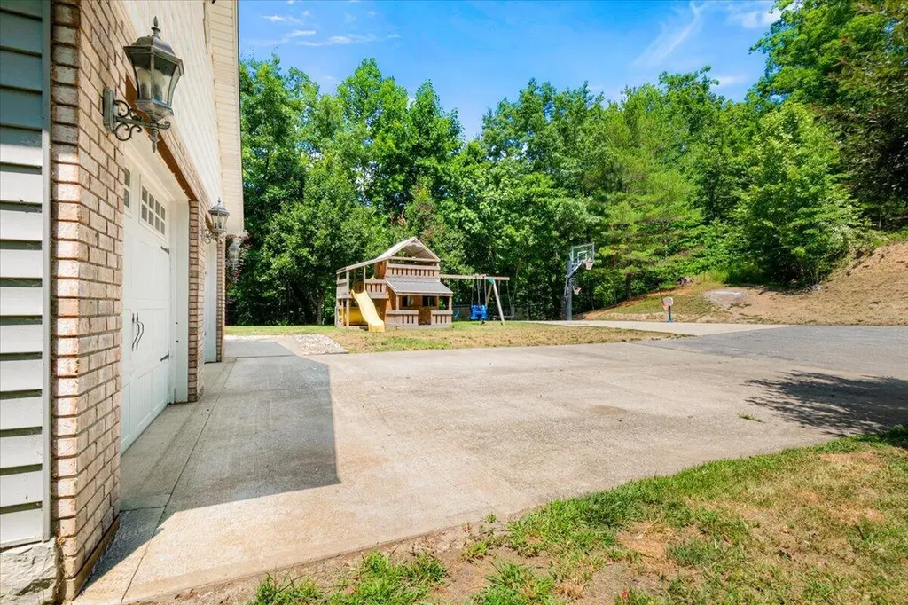 75 Sentinal Drive Manchester KY 40962