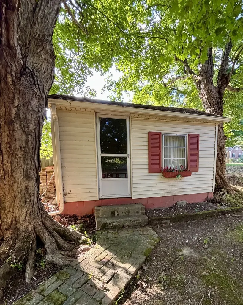 408 W Bellville Street Marion KY 42064