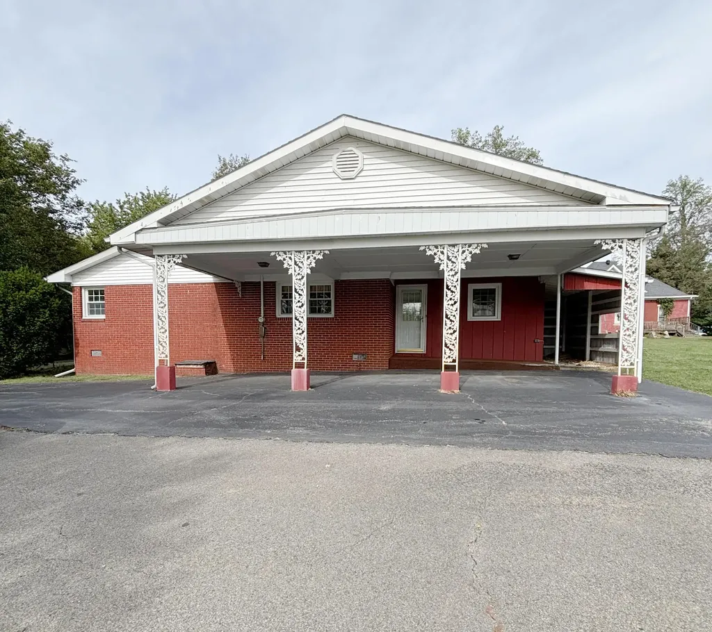 414 S Moore Street Marion KY 42064
