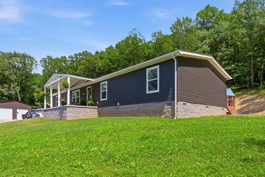 779 Narrow Gap Road Paint Lick KY 40461