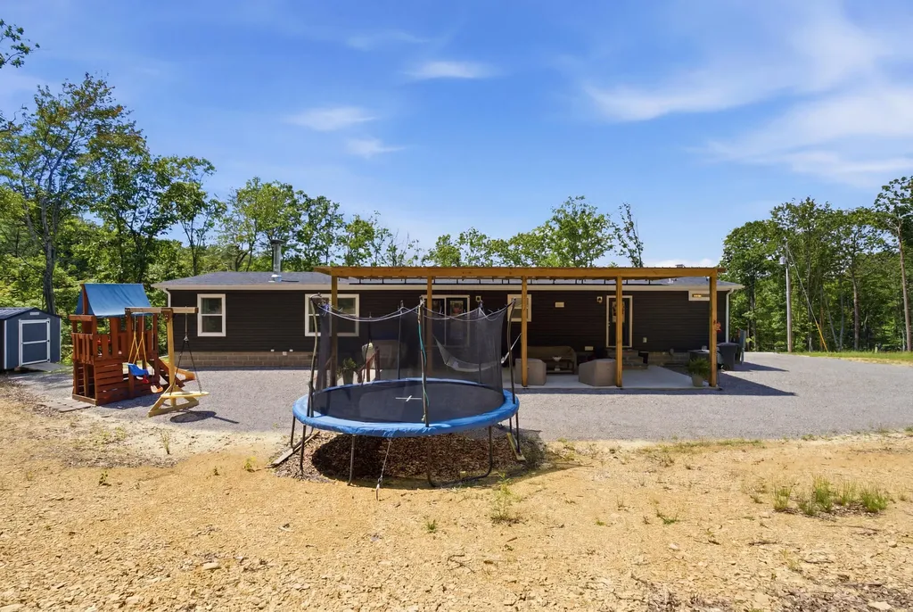 779 Narrow Gap Road Paint Lick KY 40461