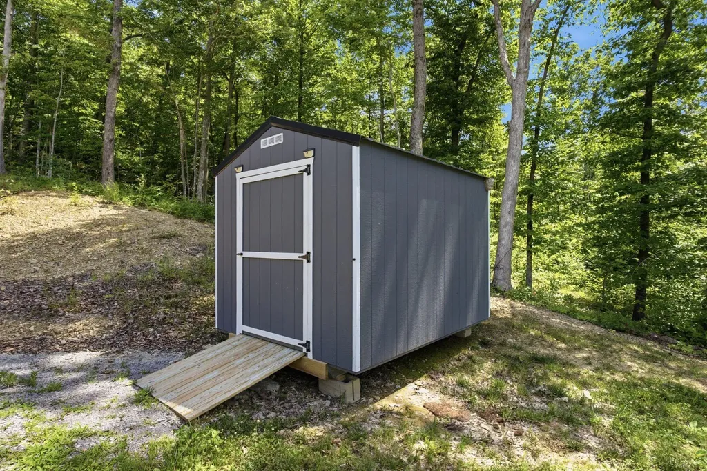 779 Narrow Gap Road Paint Lick KY 40461