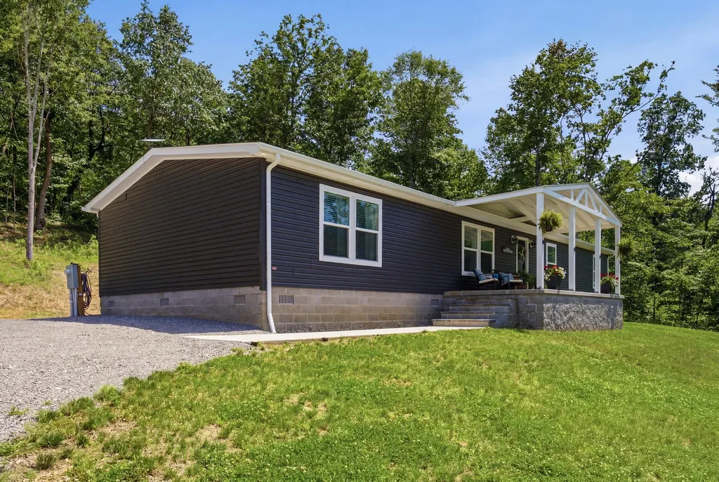 779 Narrow Gap Road Paint Lick KY 40461