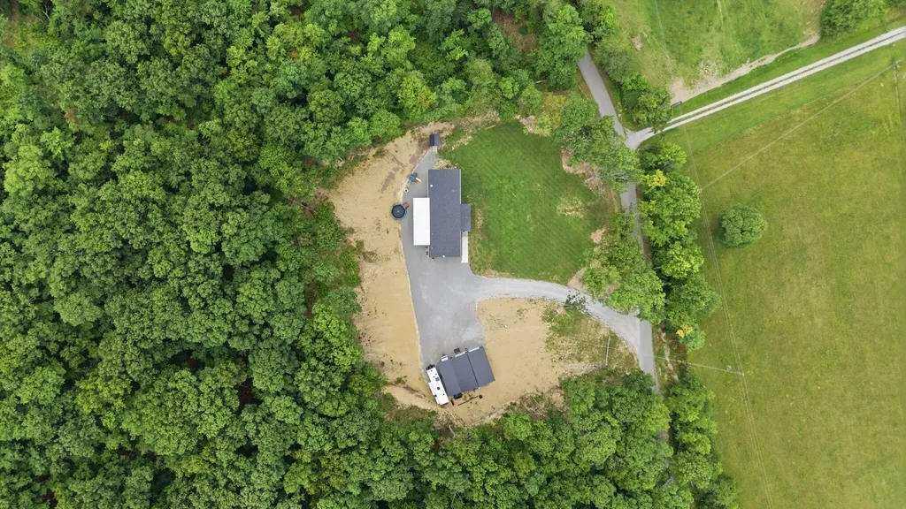 779 Narrow Gap Road Paint Lick KY 40461
