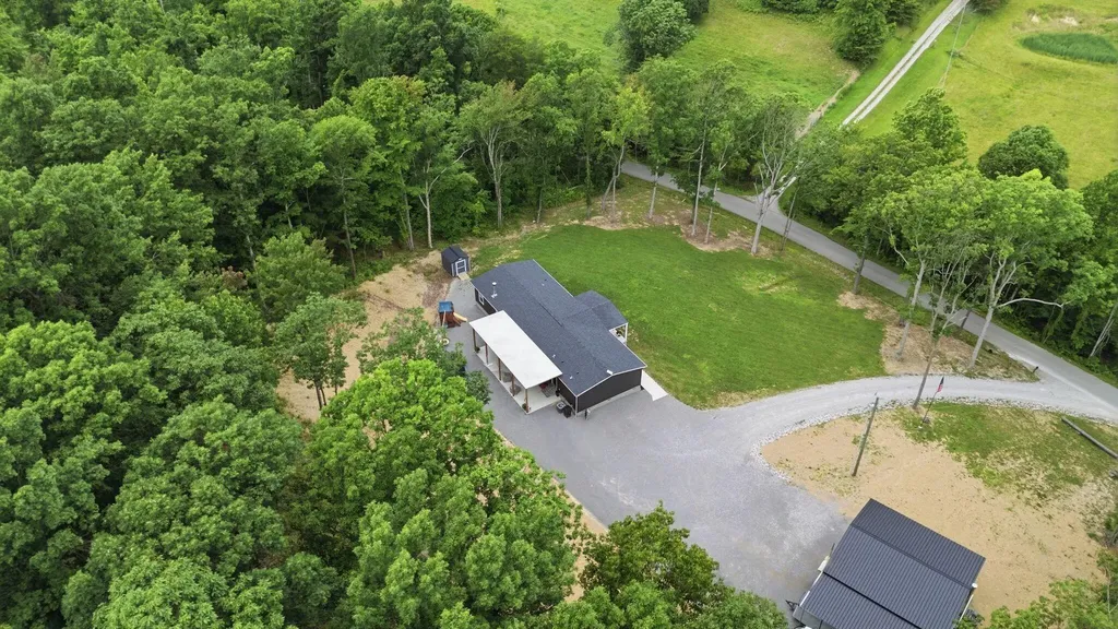779 Narrow Gap Road Paint Lick KY 40461