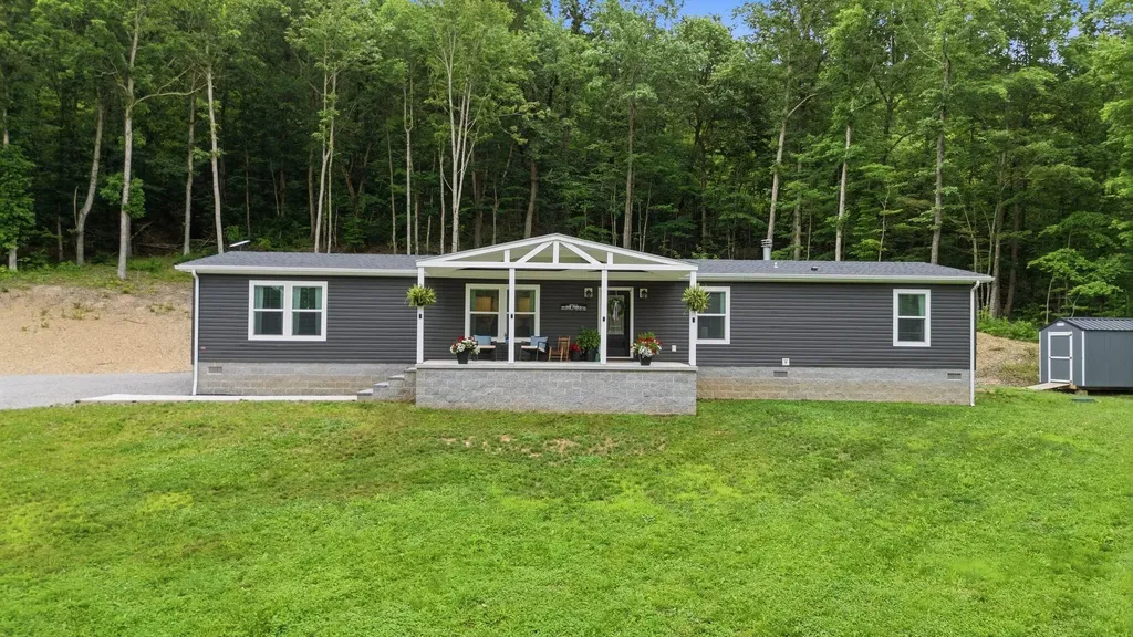 779 Narrow Gap Road Paint Lick KY 40461