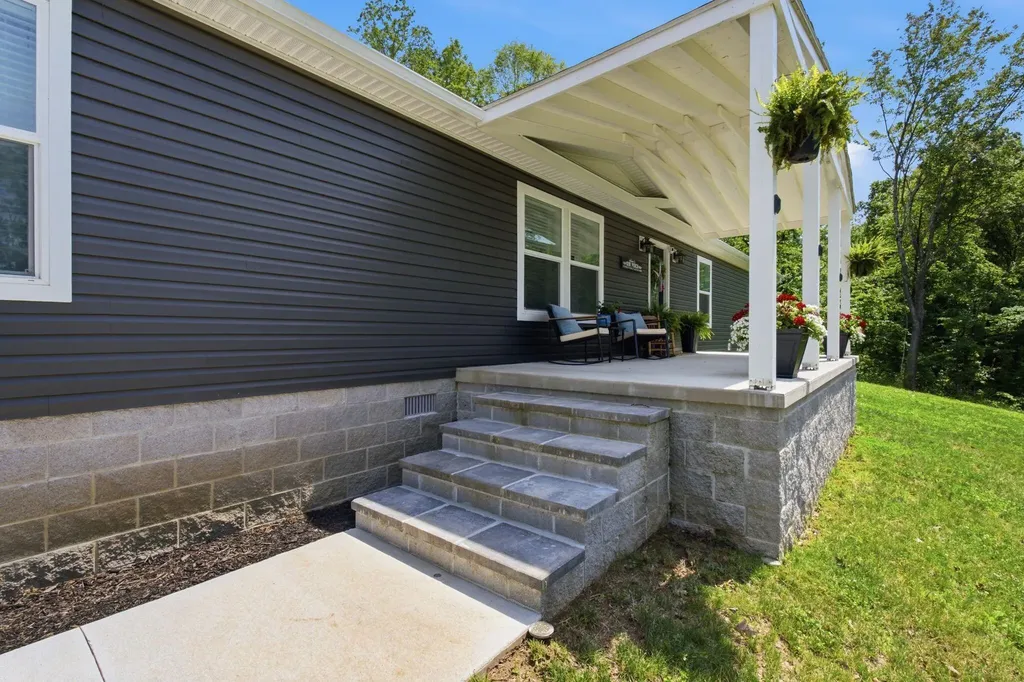779 Narrow Gap Road Paint Lick KY 40461