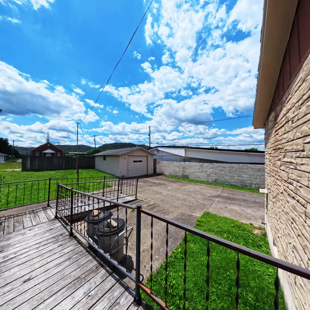 131 Peyton Avenue Irvine KY 40336