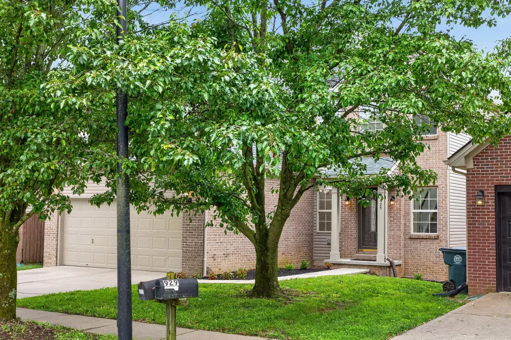 925 Winding Oak Trail Lexington KY 40511
