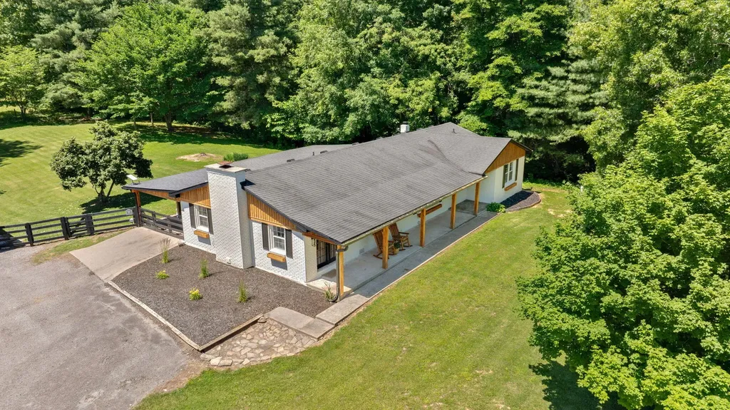 10710 Lebanon Road Parksville KY 40464