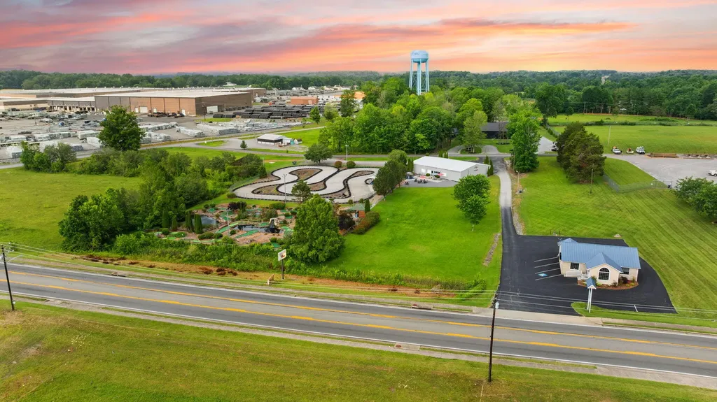 2367 U.s. 127 Business Jamestown KY 42629