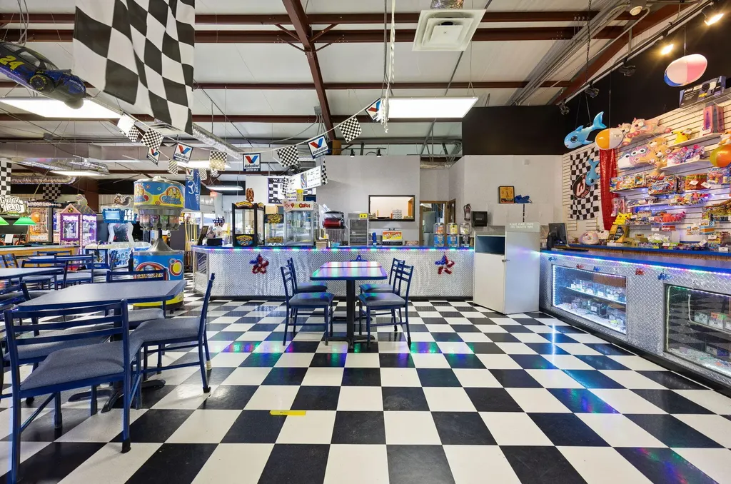 2367 U.s. 127 Business Jamestown KY 42629