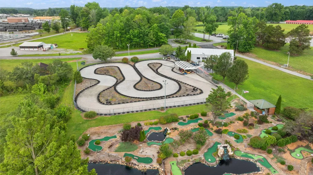 2367 U.s. 127 Business Jamestown KY 42629
