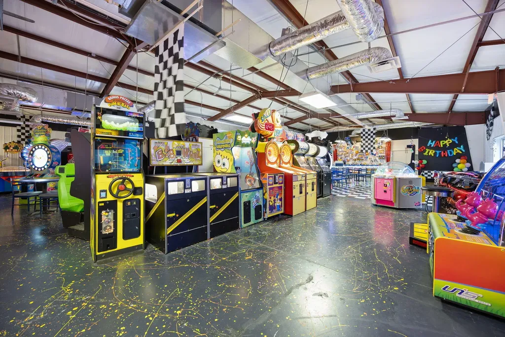 2367 U.s. 127 Business Jamestown KY 42629