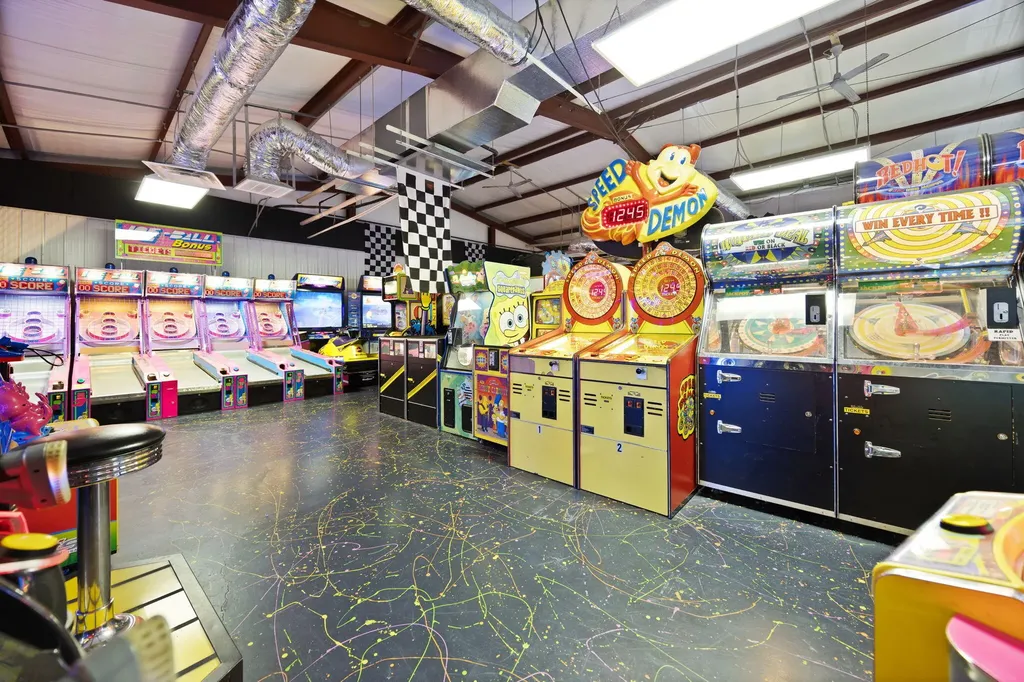 2367 U.s. 127 Business Jamestown KY 42629