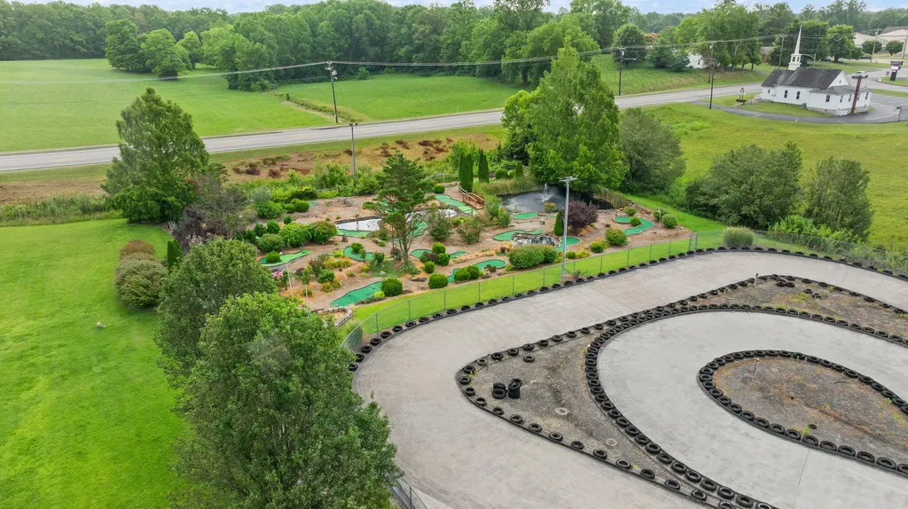 2367 U.s. 127 Business Jamestown KY 42629