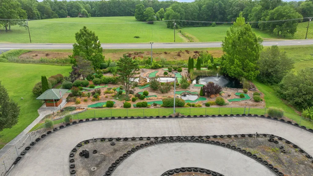 2367 U.s. 127 Business Jamestown KY 42629