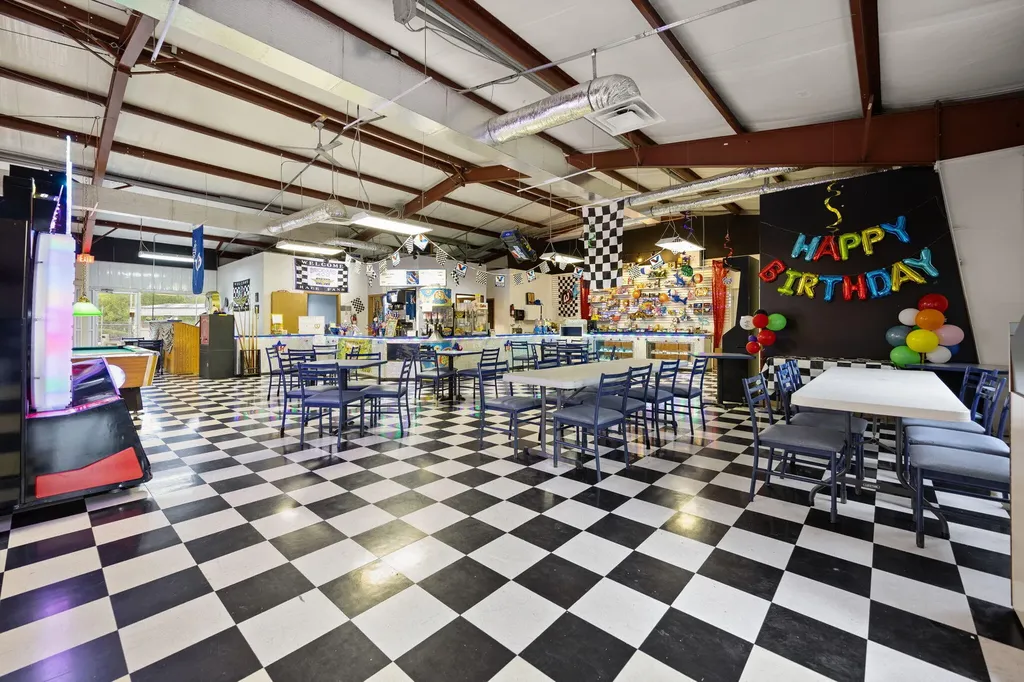 2367 U.s. 127 Business Jamestown KY 42629