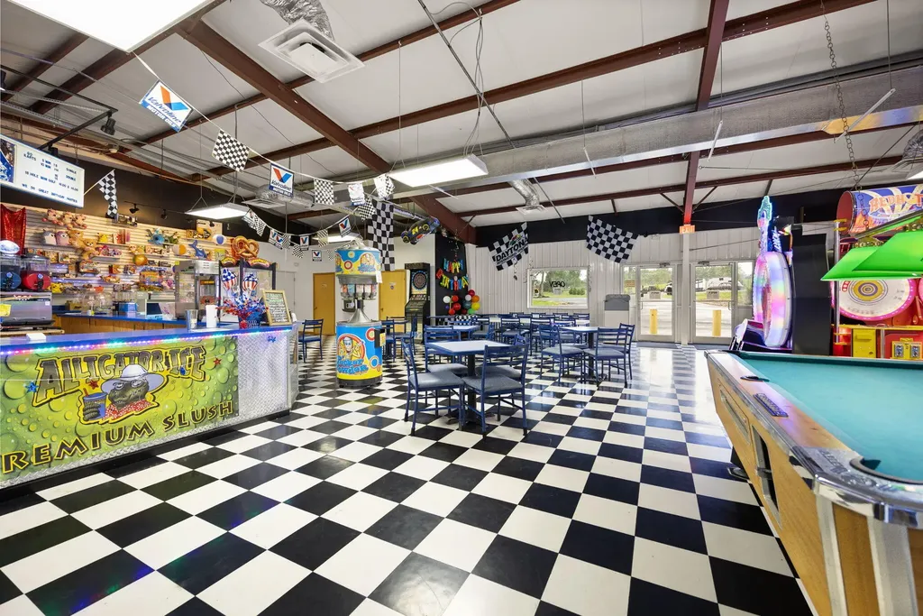 2367 U.s. 127 Business Jamestown KY 42629