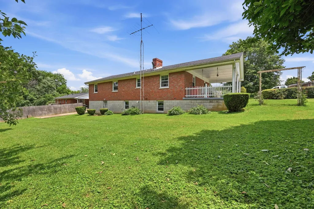 102 Oxley Avenue Cynthiana KY 41031