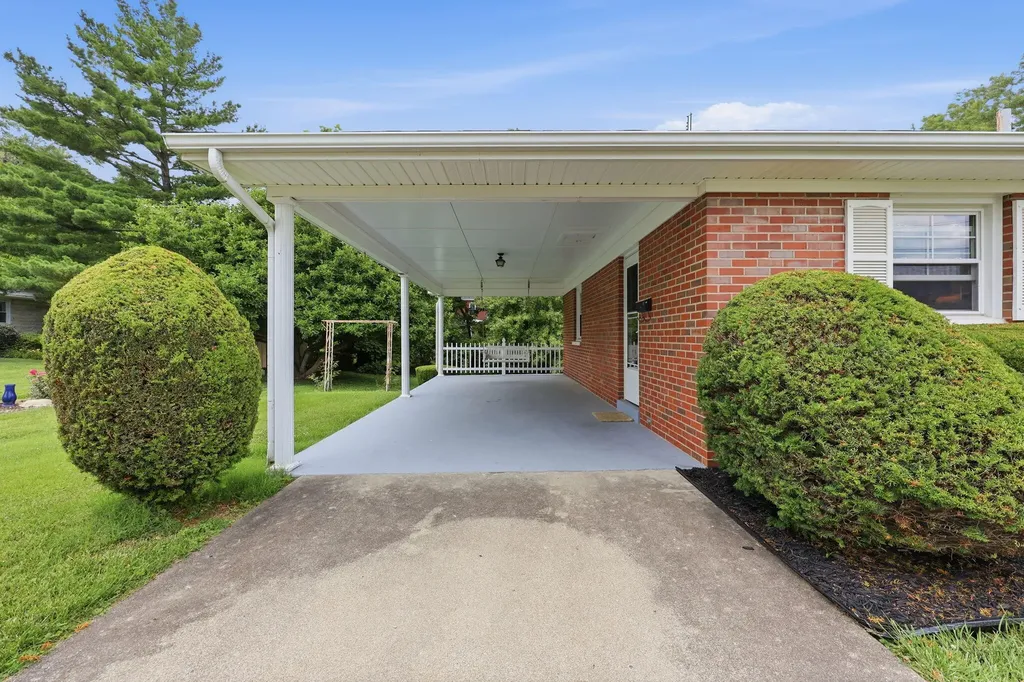 102 Oxley Avenue Cynthiana KY 41031
