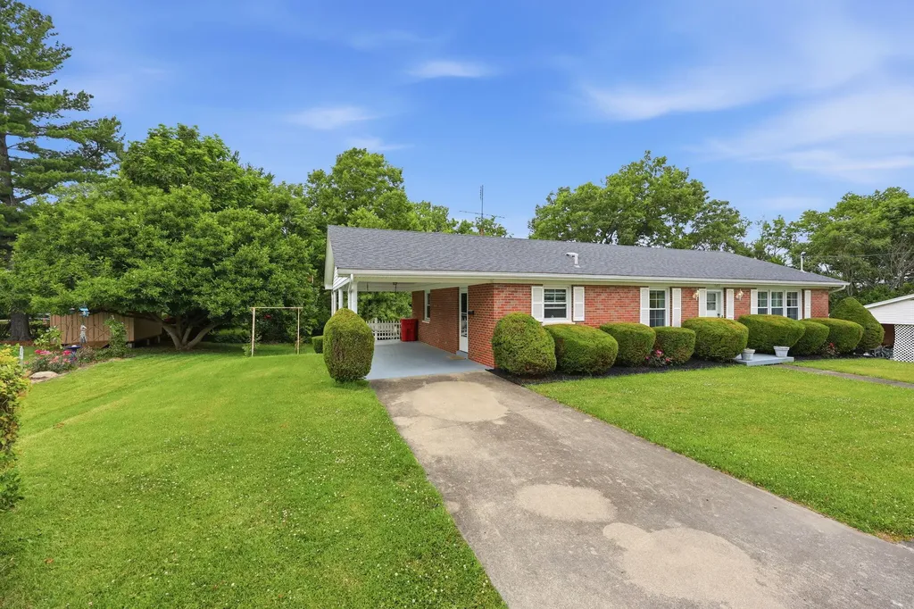 102 Oxley Avenue Cynthiana KY 41031