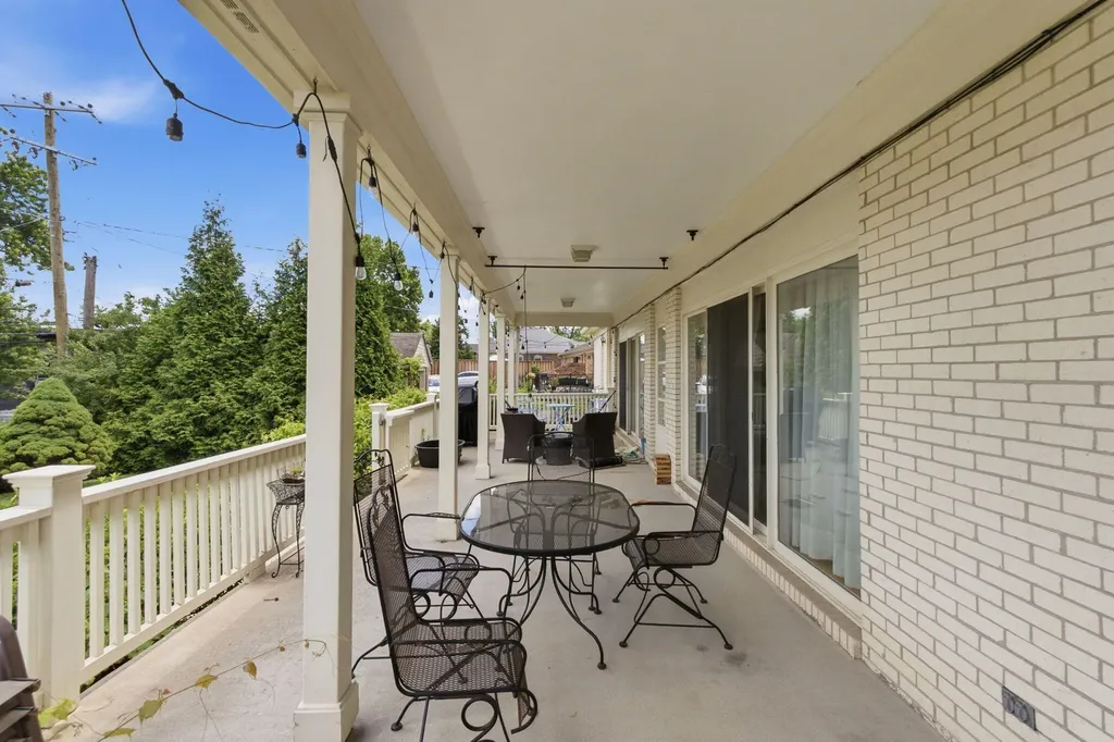 2037 Fontaine Road Lexington KY 40502