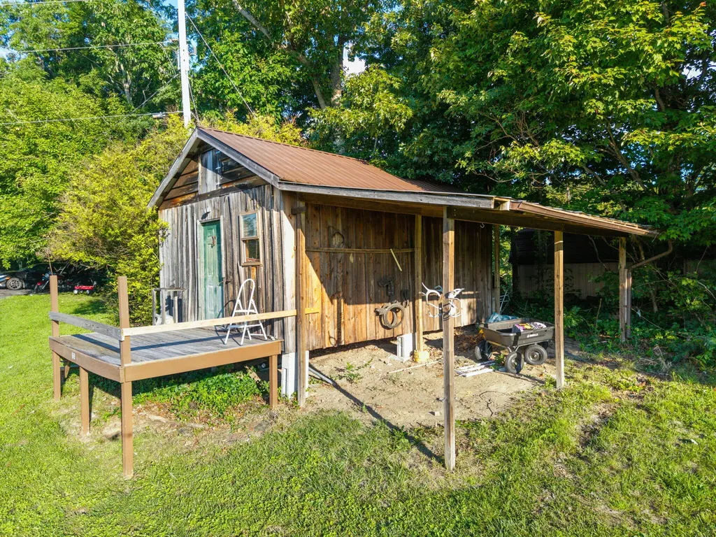 69 Hill Crest Lane Wellington KY 40387