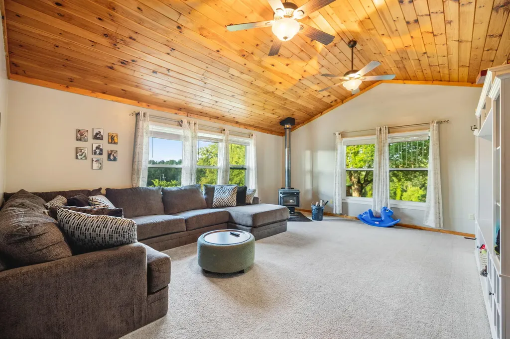 69 Hill Crest Lane Wellington KY 40387