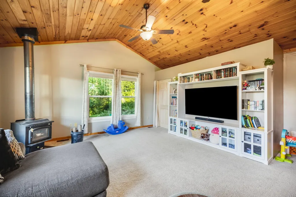 69 Hill Crest Lane Wellington KY 40387