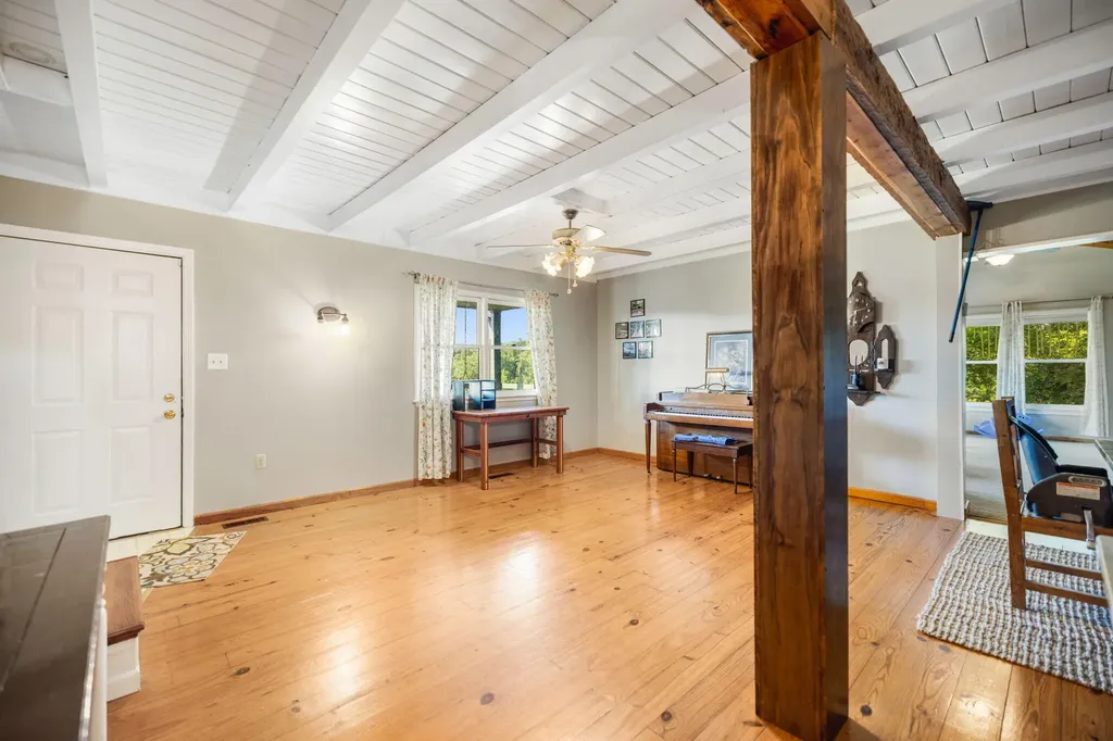 69 Hill Crest Lane Wellington KY 40387