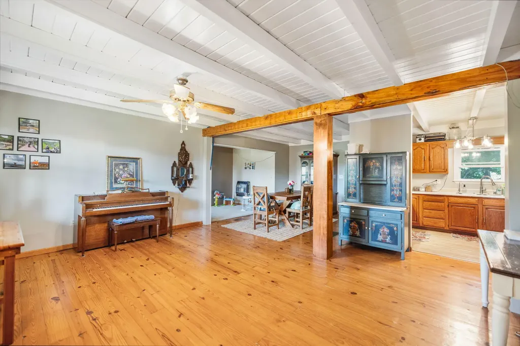 69 Hill Crest Lane Wellington KY 40387