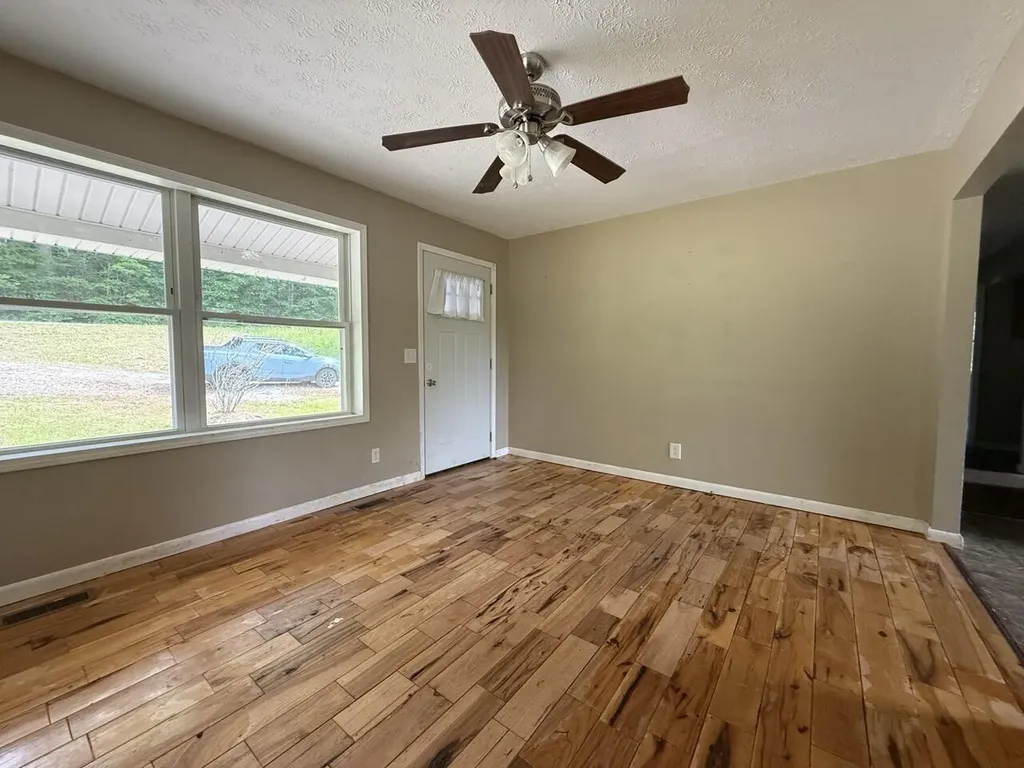 2360 2360 Little Hardwicks Creek Road Clay City KY 40312