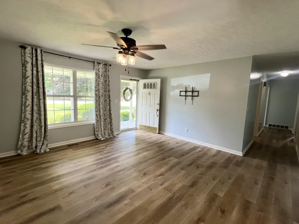 134 Cherokee Avenue Russell Springs KY 42642