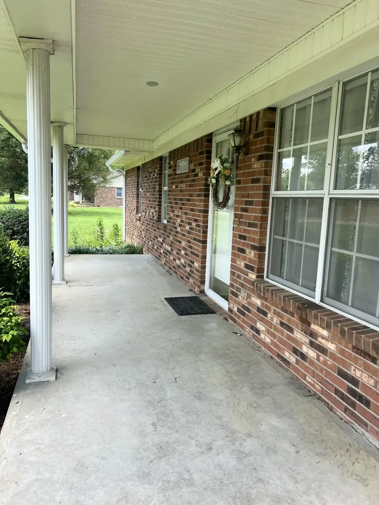 134 Cherokee Avenue Russell Springs KY 42642