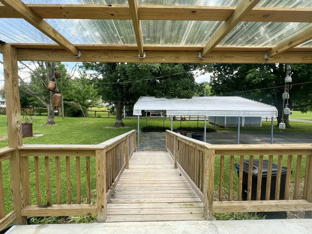 134 Cherokee Avenue Russell Springs KY 42642