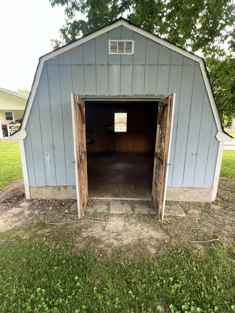 134 Cherokee Avenue Russell Springs KY 42642