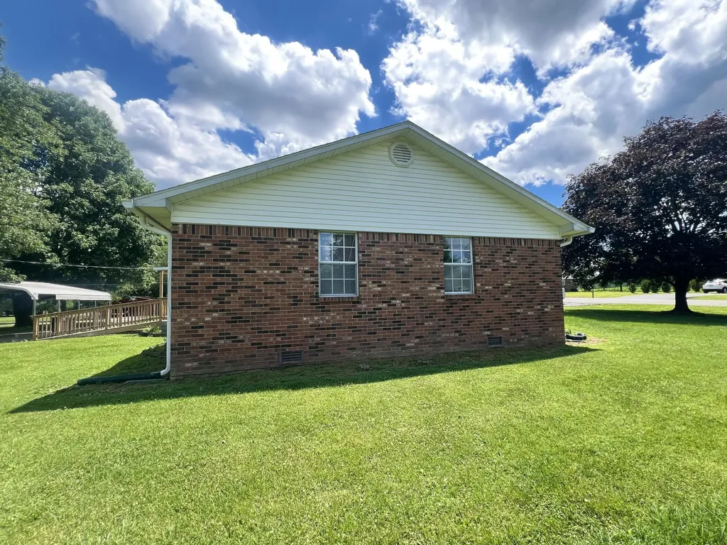 134 Cherokee Avenue Russell Springs KY 42642