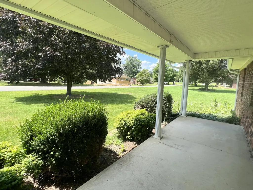 134 Cherokee Avenue Russell Springs KY 42642