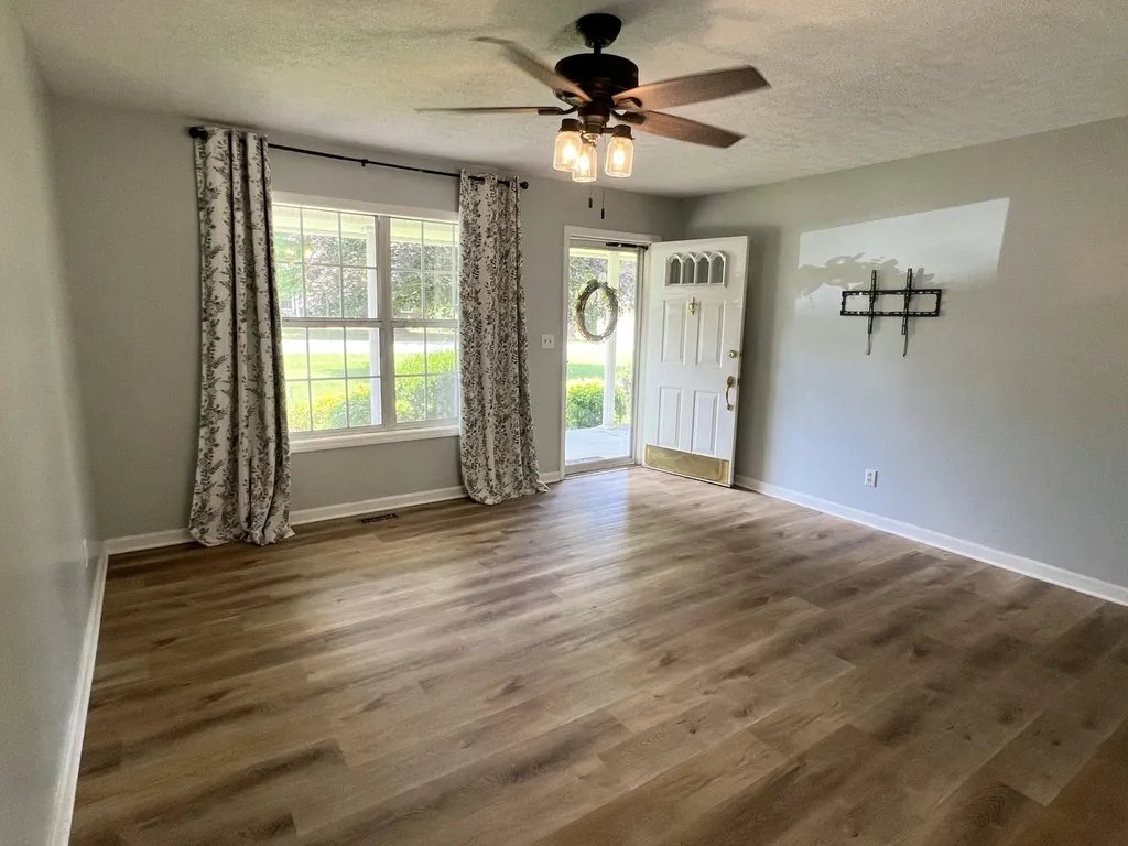 134 Cherokee Avenue Russell Springs KY 42642