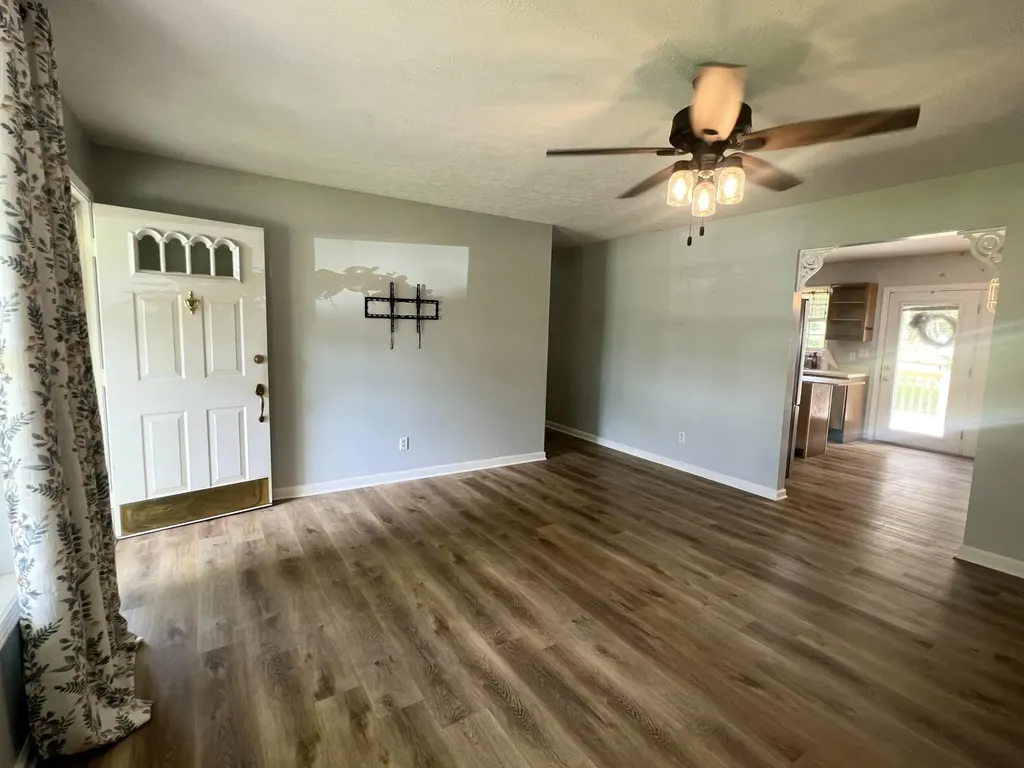134 Cherokee Avenue Russell Springs KY 42642